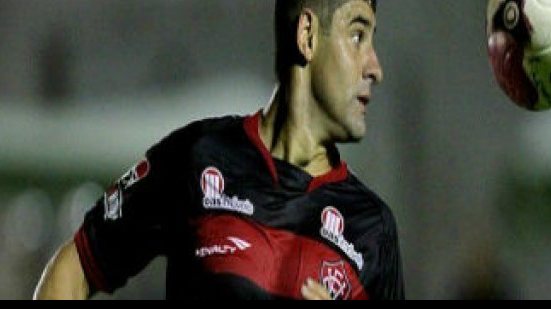 Imagem William quer retomar artilharia do Vitória na série B