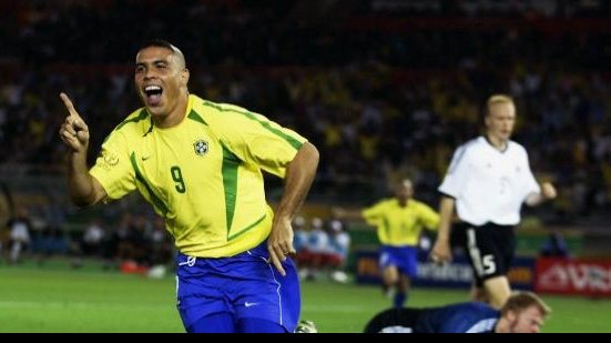 Imagem Preocupado com a seleção, Ronaldo ameaça: &quot;vou jogar de novo&quot