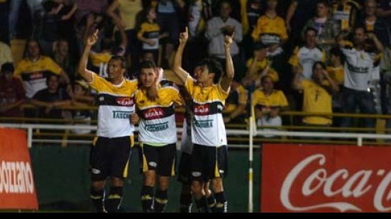 Imagem Criciúma volta à liderança da série B e Goiás cola no Vitória