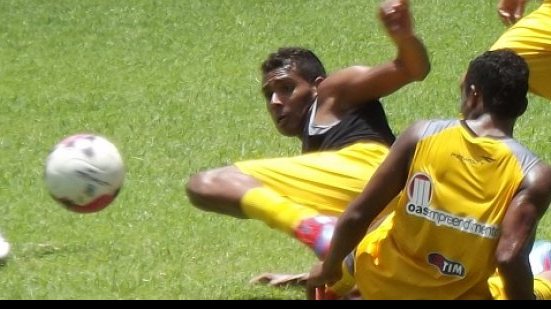 Imagem Elton se apega na torcida e diz que apoio das arquibancadas o motiva