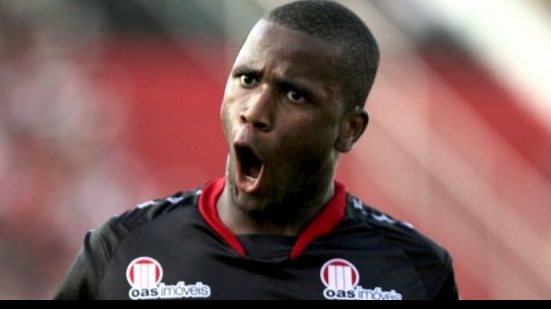 Imagem Willie comemora gol que selou triunfo do Vitória 