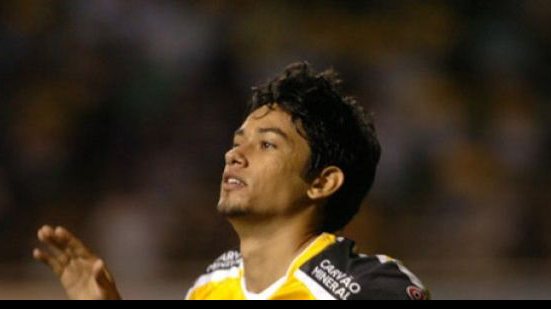 Imagem Lesão no joelho pode tirar atacante do Criciúma da série B