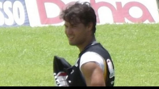 Imagem Pedro Ken fala sobre renovação do contrato, mas foca o título