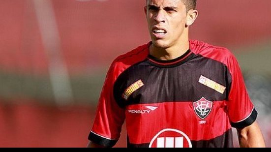 Imagem Gabriel Paulista completa 100 jogos com a camisa do Vitória