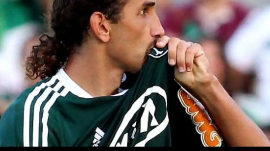 Imagem Barcos faz sozinho o dobro dos gols dos atacantes do Palmeiras