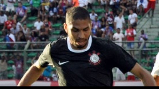 Imagem Ex-zagueiro do Vitória desfalca o Corinthians por duas semanas