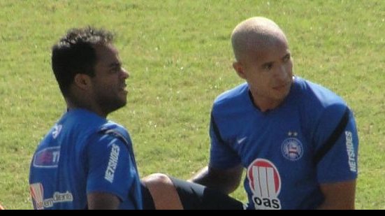Imagem Elenco do Bahia participa de trabalho com bola no Fazendão