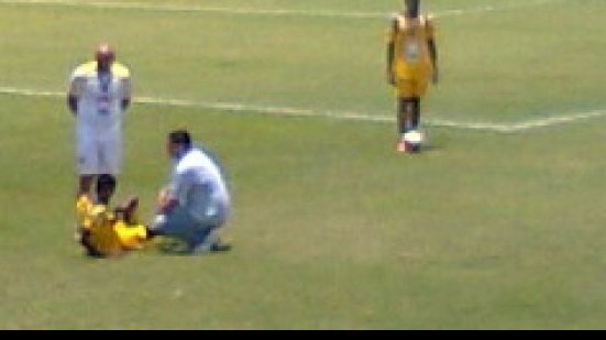 Imagem Marquinhos dá susto em treino, mas enfrenta o São Caetano