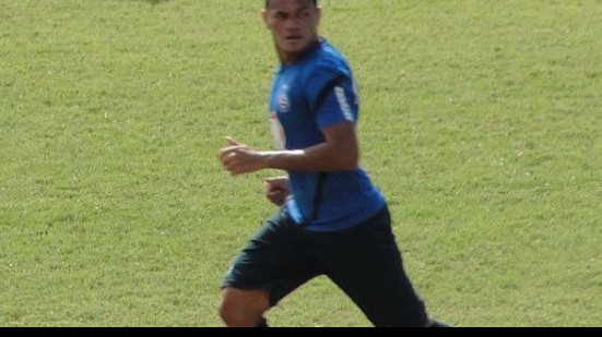 Imagem Hélder treina e volta a ser opção no Bahia