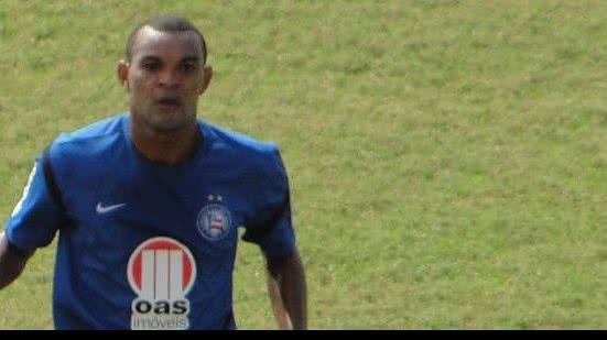 Imagem Seis jogadores do Bahia entram em campo pendurados