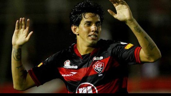 Imagem Zagueiro e lateral reforçam o Vitória contra o Bragantino