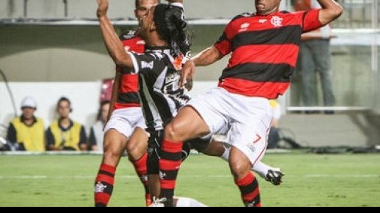 Imagem Ronaldinho Gaúcho critica arbitragem do jogo contra o Flamengo