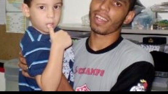 Imagem Wallace visita ex-companheiros do Vitória em Atibaia