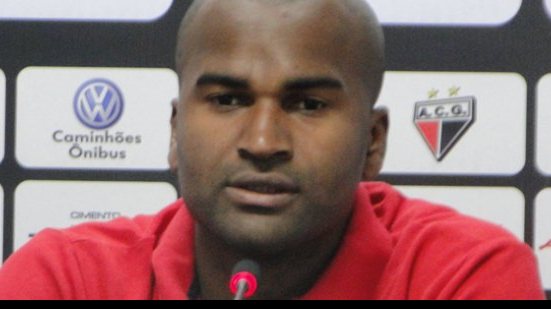 Imagem Ex-zagueiro do Vitória quer ficar no Atlético/GO