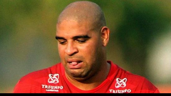 Imagem Flamengo confirma rescisão de contrato de Adriano