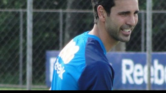 Imagem Volante do Cruzeiro vai atuar como zagueiro contra o Bahia
