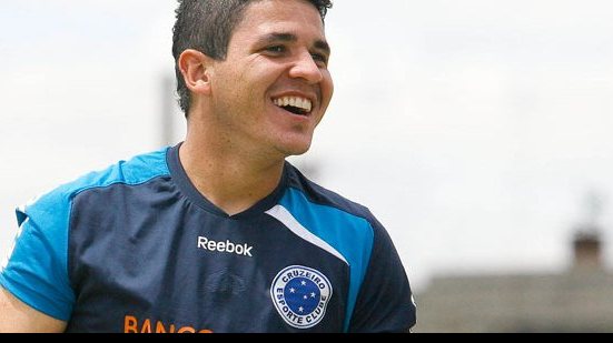 Imagem Contra o Bahia, lateral do Cruzeiro volta a ser titular