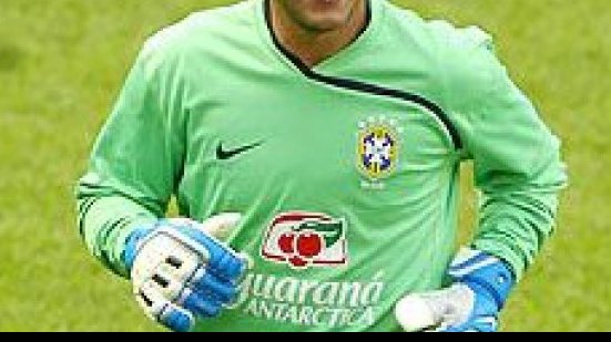 Imagem Diego Alves iguala recorde de Dida e Gilmar na Seleção