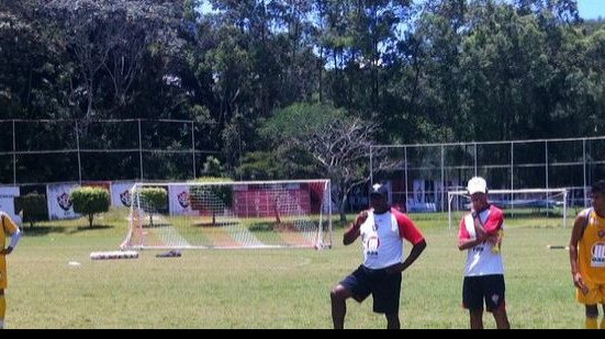 Imagem Carlos Amadeu se diz confiante na classificação do Vitória