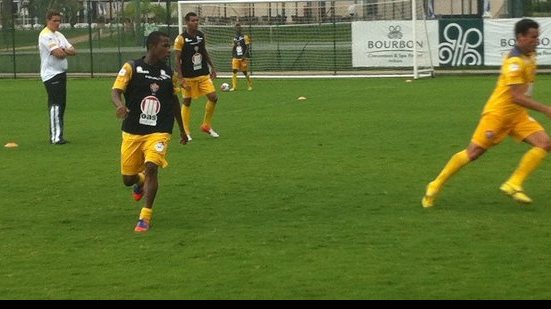 Imagem Em treino matutino, PC Gusmão prioriza a posse de bola