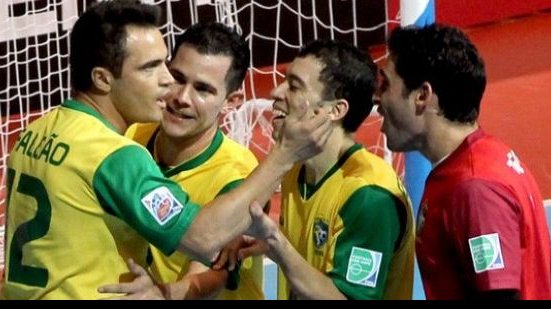 Imagem Brasil derrota a Argentina e vai às semi Copa do Mundo de Futsal