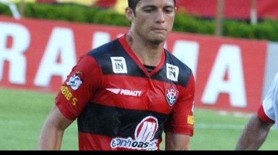 Imagem Corinthians tenta repatriar zagueiro revelado pelo Vitória