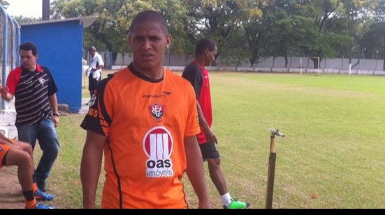 Imagem Uelliton troca o Vitória pelo Cruzeiro