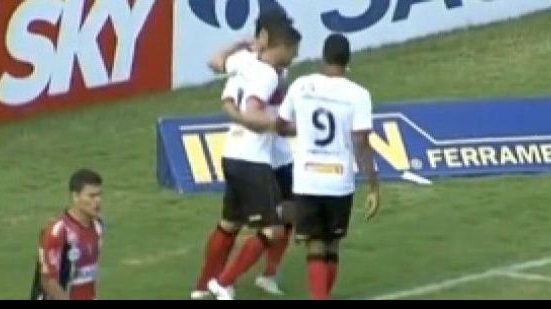 Imagem Vitória empata com o Joinville, deixa escapar acesso e decide futuro no Barradão