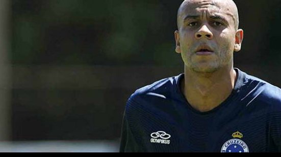 Imagem Cruzeiro rescinde contrato com ex-zagueiro do Vitória