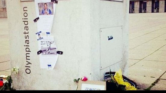 Imagem Alex Alves é homenageado na porta de estádio na Alemanha