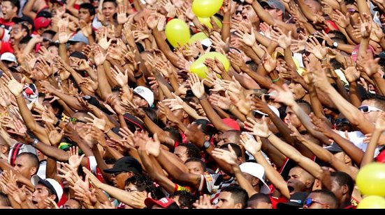 Imagem No sufoco, Vitória garante o acesso para a Série A