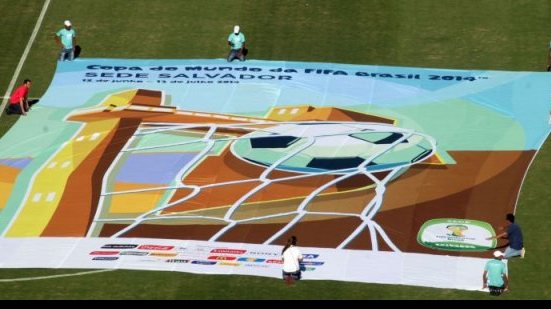 Imagem Pôster de Salvador para a Copa do Mundo é apresentado em Pituaçu 