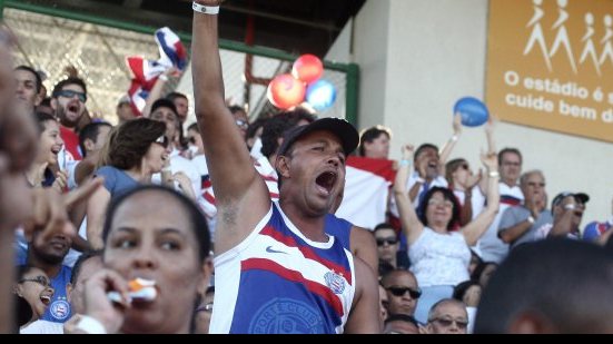 Imagem Bahia frustra torcedor e deixa 2013 pra definir na última rodada