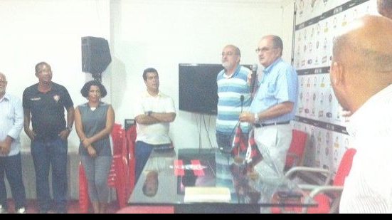 Imagem Presidente do Vitória faz agradecimento a funcionários