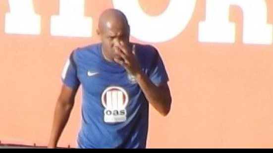 Imagem Souza tem lesão confirmada, mas viaja com a equipe para Brasília