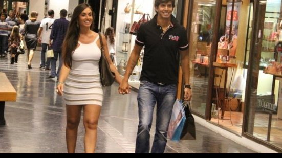 Imagem Retorno de Nicole Bahls e Vitor Ramos contraria família e amigos