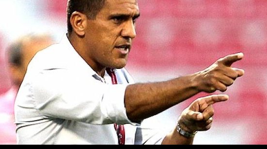 Imagem Silas deve dar resposta ao Vitória na quarta-feira