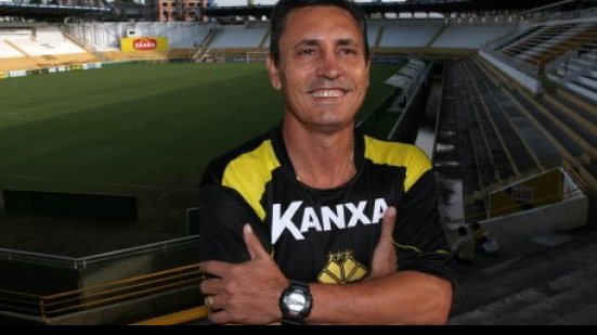 Imagem Comelli renova com o Criciúma e lamenta a saída de atletas