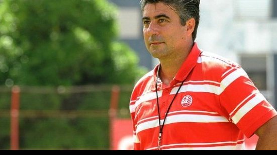 Imagem Ex-treinador do Bahia renova contrato com o Náutico