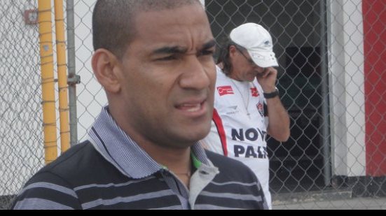 Imagem Zagueiro dispensado esse ano pelo Vitória pode ir para o Goiás