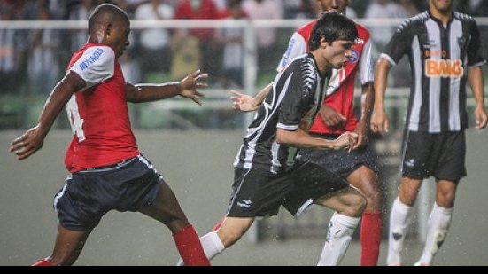 Imagem Antes de pegar Vitória na final Atlético/MG é goleado pelo Flu