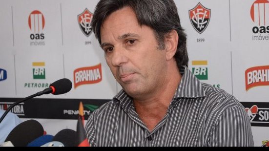 Imagem Caio Júnior cutuca: &quot;depois de minha passagem não voltou para a zona&quot;