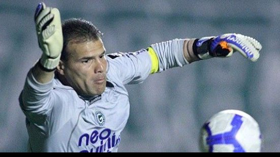 Imagem Aos 40 anos, Harlei renova contrato com o Goiás