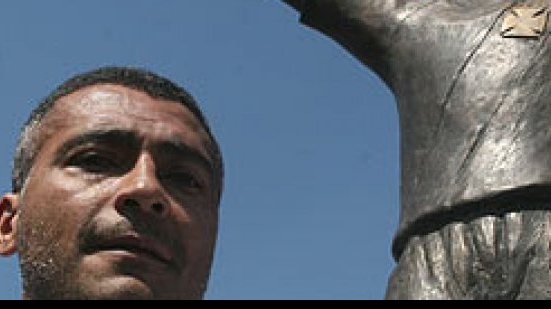 Imagem Após ameaças, Romário volta a atacar a diretoria do Vasco