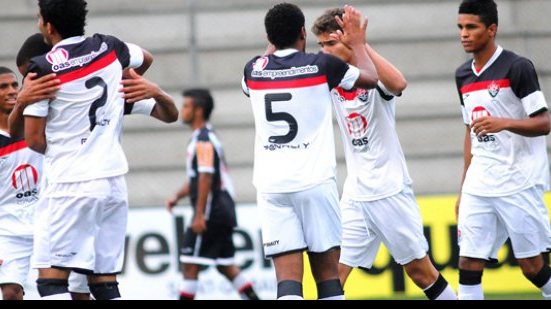 Imagem Vitória depena o Galo e bota a mão na taça