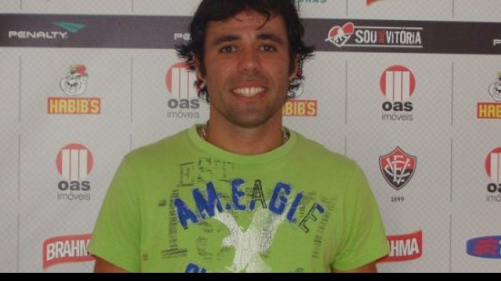 Imagem Bagagem internacional é trunfo para meia do Botafogo (BA)