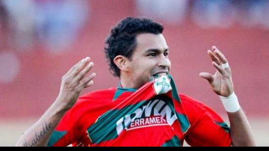 Imagem Zagueiro da Portuguesa está próximo de ser anunciado pelo Vitória