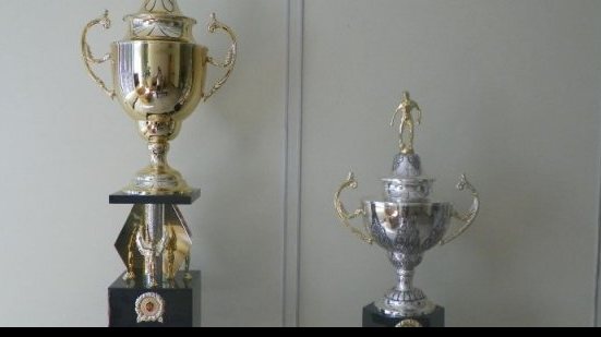 Imagem FBF apresenta troféus do Intermunicipal 2012