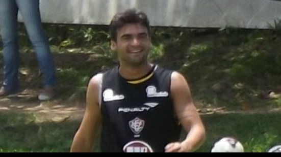 Imagem Diretor do Vitória afirma que não recebeu proposta por Arthur Maia