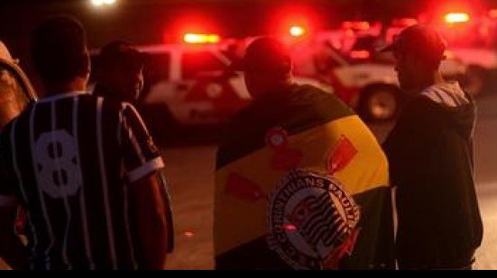 Imagem Corinthians desembarca e decreta &#039;feriado&#039; em São Paulo